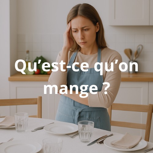 Femme dans cuisine se posant la question : Qu'est-ce qu'on mange ? pour respecter le bien-être animal
